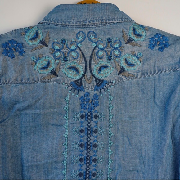 Driftwood Embroidered Top - Picture 3 of 13